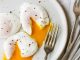POACHED EGGS: HOW TO POACH AN EGG PERFECTLY