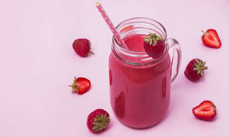 keto-strawberry-smoothie-recipe-768×460